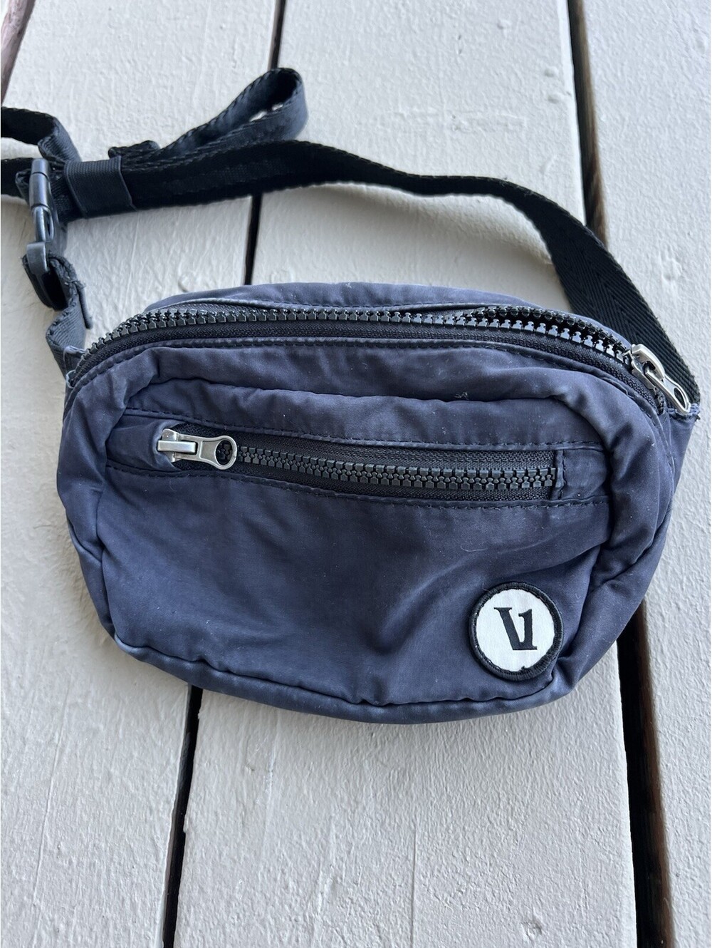 VUORI Black Hip Pack Black Fanny Pack Carry All Travel Faded